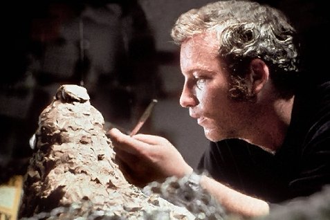 Roy Neary (Richard Dreyfuss) forsøker desperat å gjenskape fjellet han har sett i nærkontakten med utenomjordiske vesener i Steven Spielbergs "Close Encounters of the Third King".